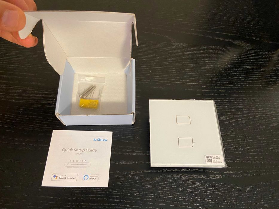 Intrerupator Inteligent Broadlink TC3-2 cu doua butoane touch, alb