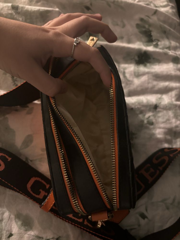 Дамска чанта Guess