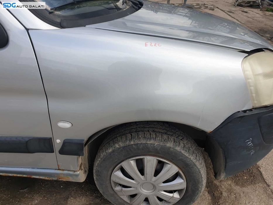 Aripa Dreapta Fata cu Defect Citroen Berlingo 2002 - 2008 Culoare EZRC