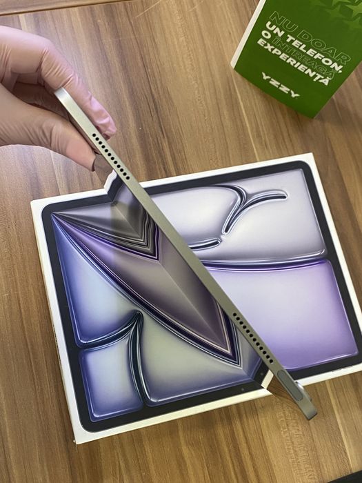 iPad Air 13-Inch M3 / WI-FI / 128 GB / Space Gray / Ca nou