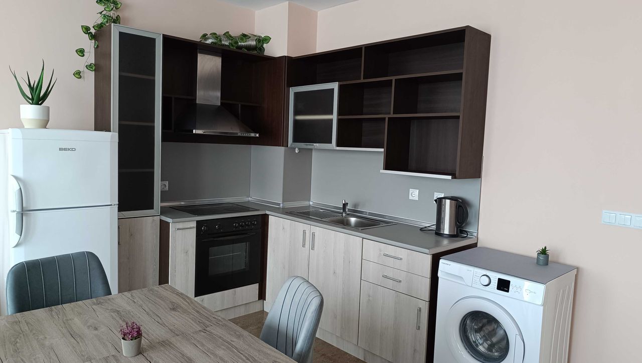 Дава се под наем Тристаен апартамент в Варна, ХЕИ - 125 кв.м за 700 € - Снимка #6