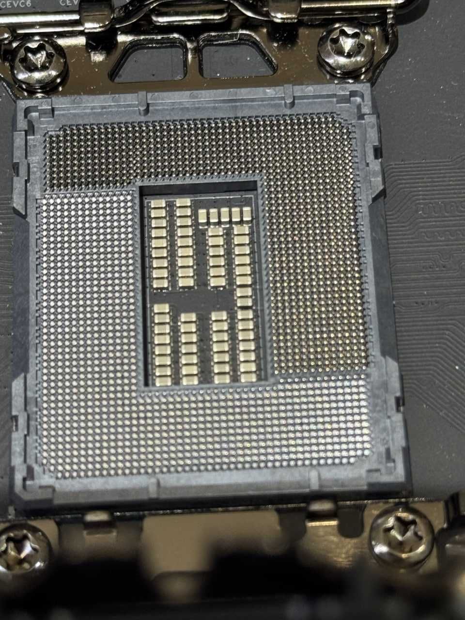 Топовая материнская плата ASRock Z790 Taichi WIFI DDR5