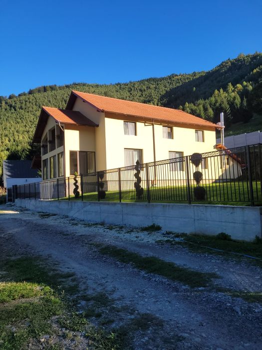 Închiriez cabană în stațiunea turistică Rausor Retezat