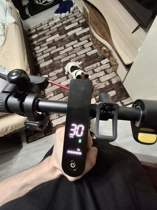 Vând trotineta electrica