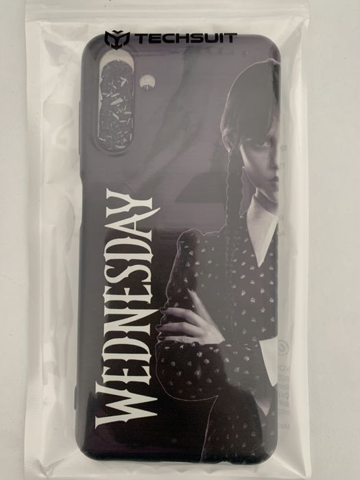 Vând husa wednesday