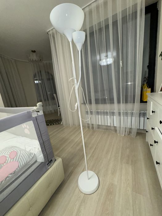 Продам напольную лампу