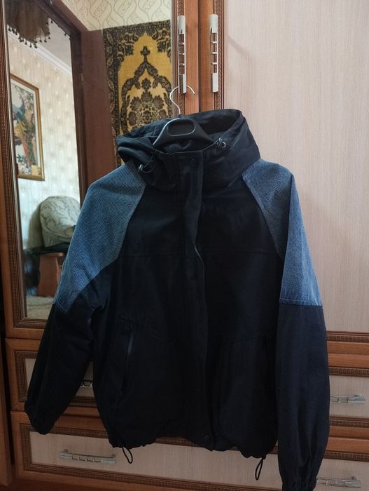 Продам женскую ветровку