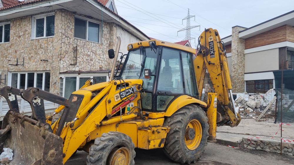 Dezmembrez jcb 3cx