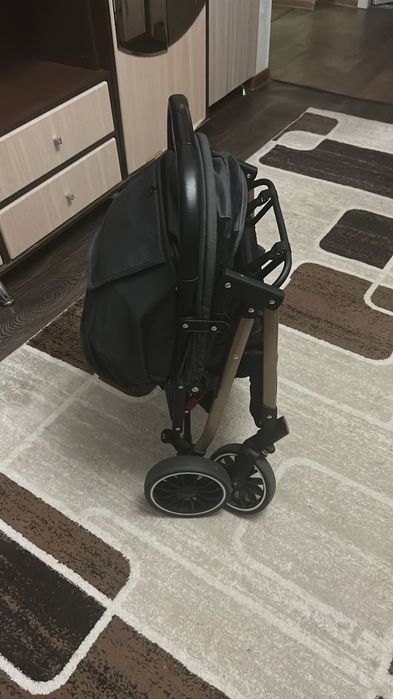 Коляска прогулочная