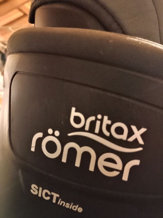 Vând scaun auto Britax römer