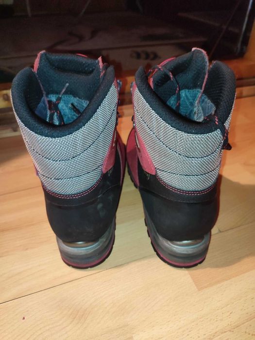 bocanci munte Lowa mountain expert gtx 43