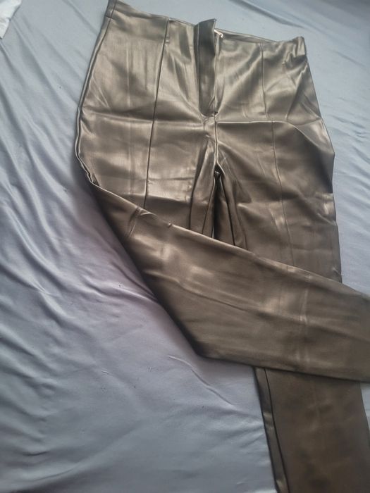 Vând pantaloni dama imitație de piele