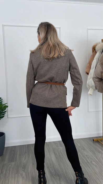 Sacou dama marime S-M din material potrivit sezonilui rece