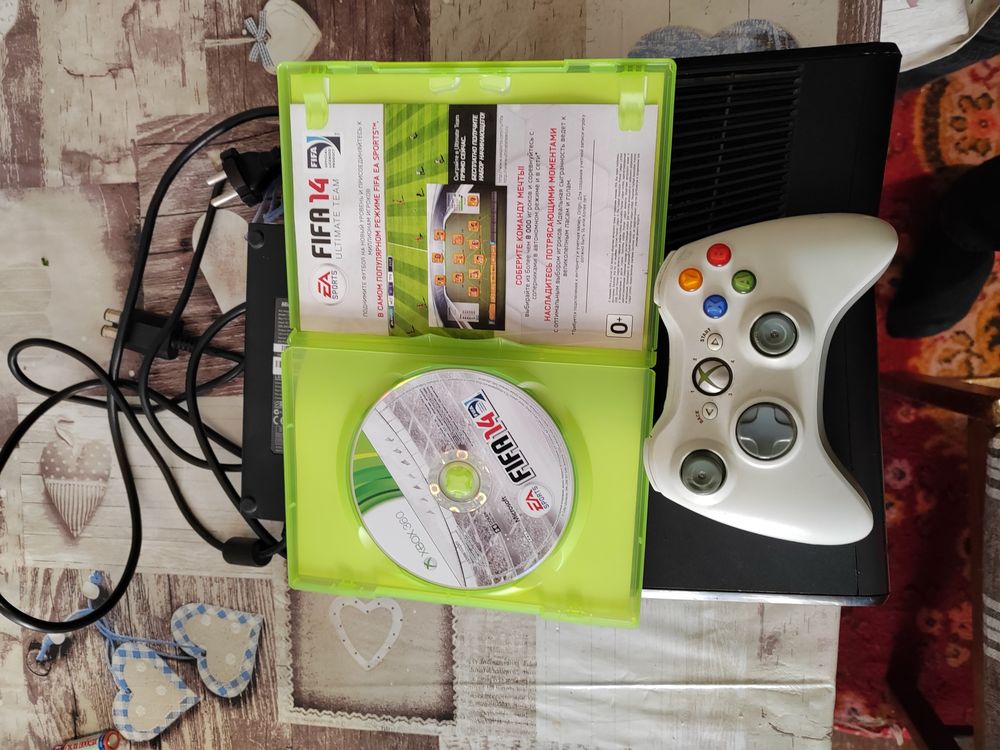 Xbox 360 Slim в хорошем состоянии