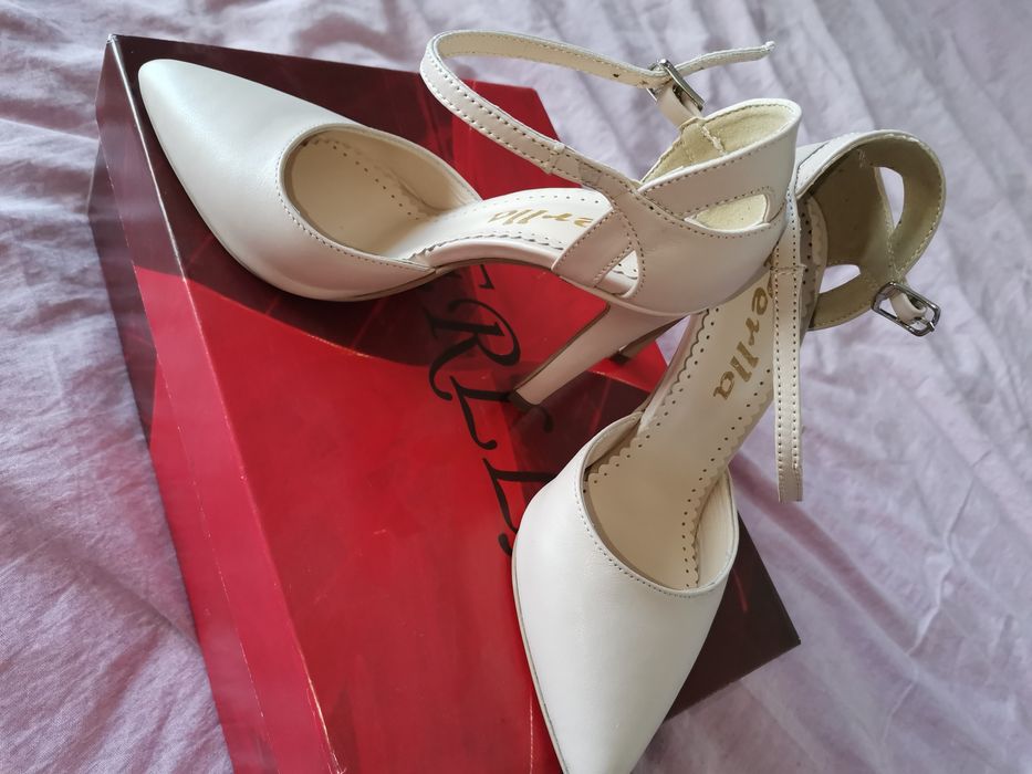 Pantofii bej din piele nr 34