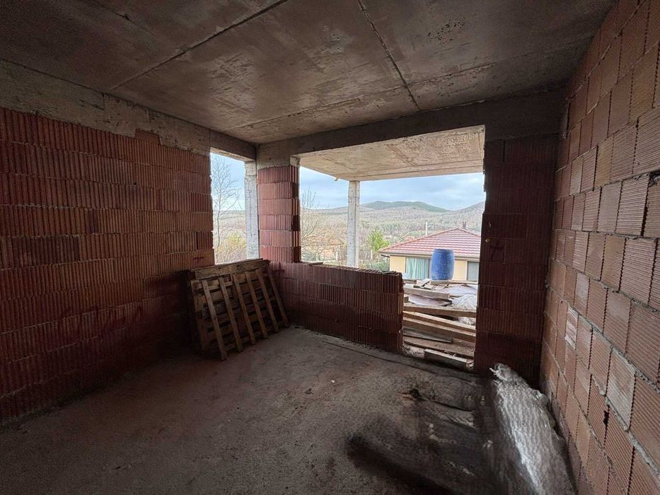 Продава къща с.Остра Могила