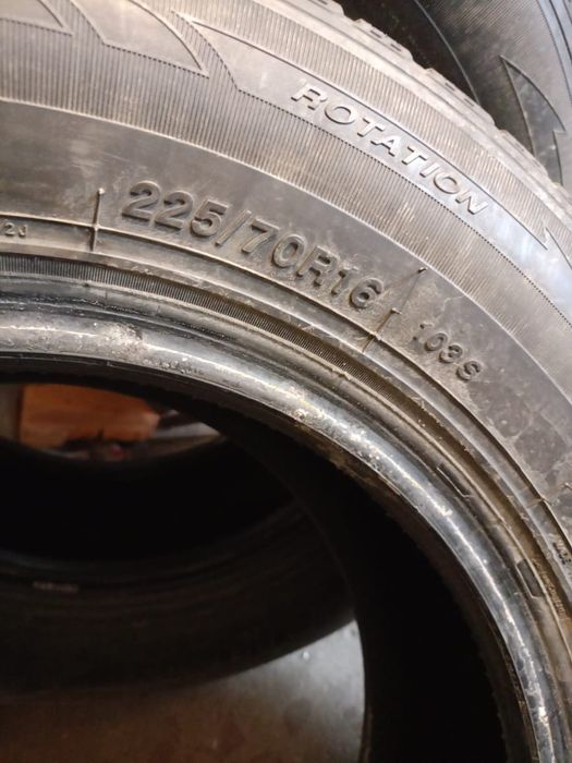 Продам 2 шины шипованные 225/70/16