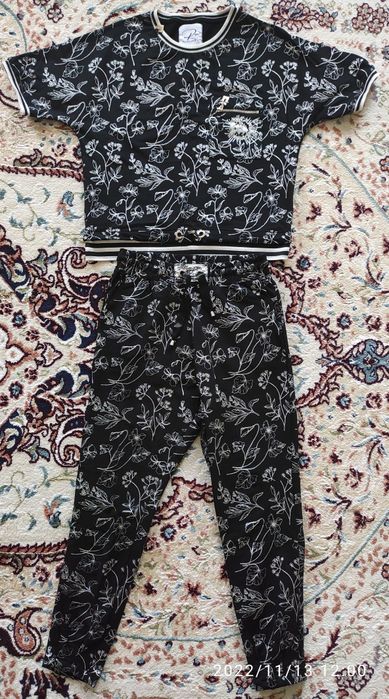 Женский брючной костюм