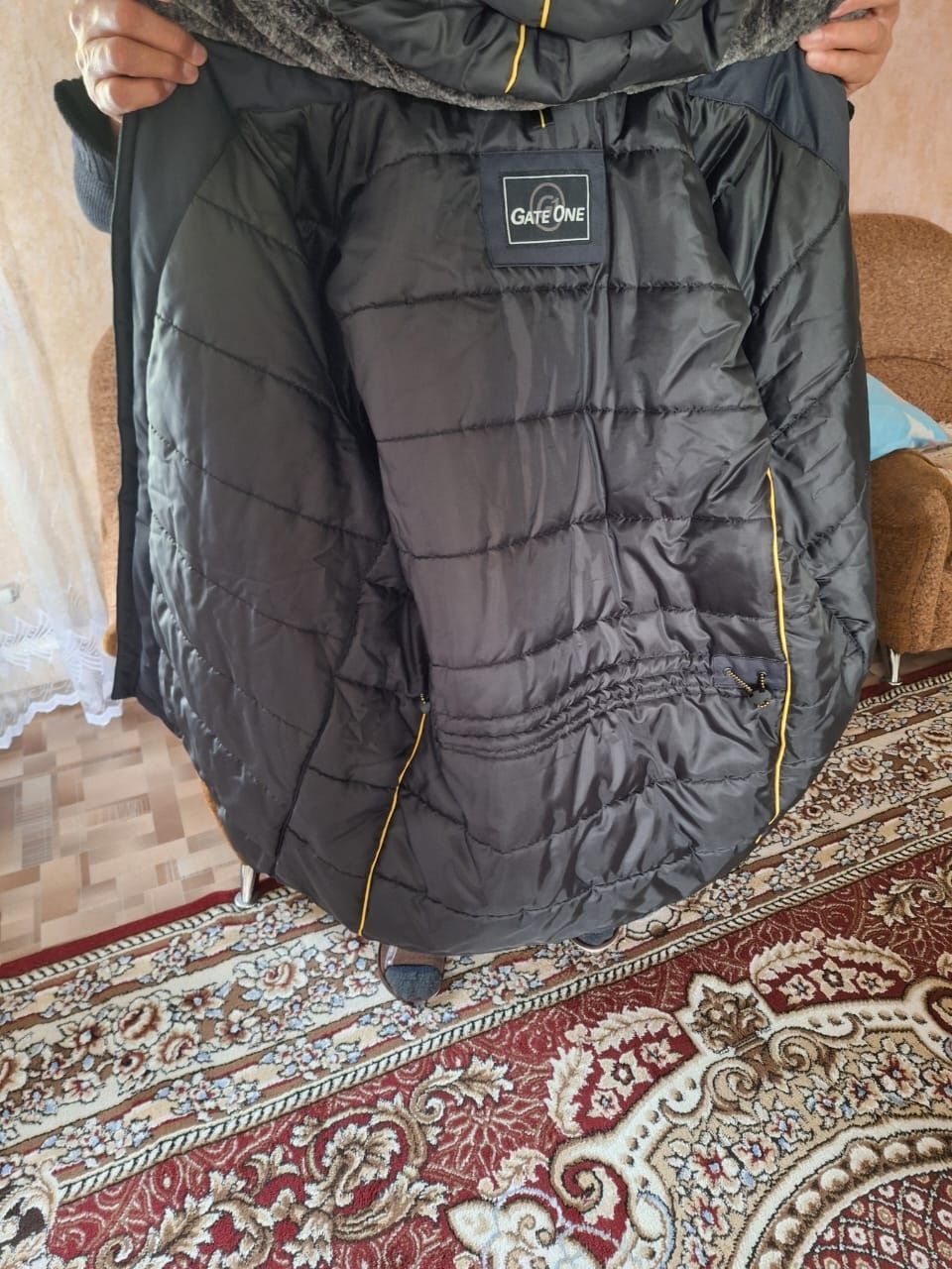 Продам Зимную мужскую куртку