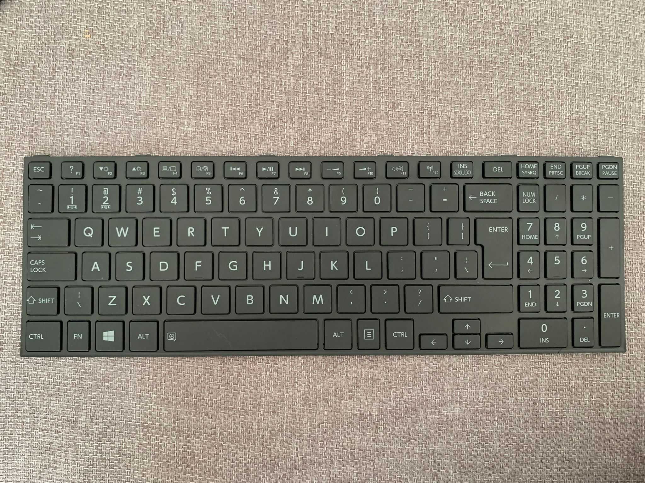 Tastatura Toshiba MP-14A76UI-354