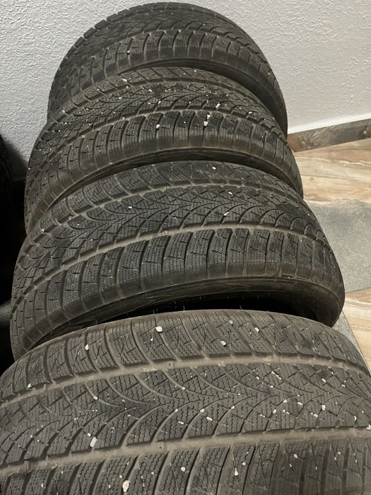 Продам комплект шин 225/45/17 Elantra