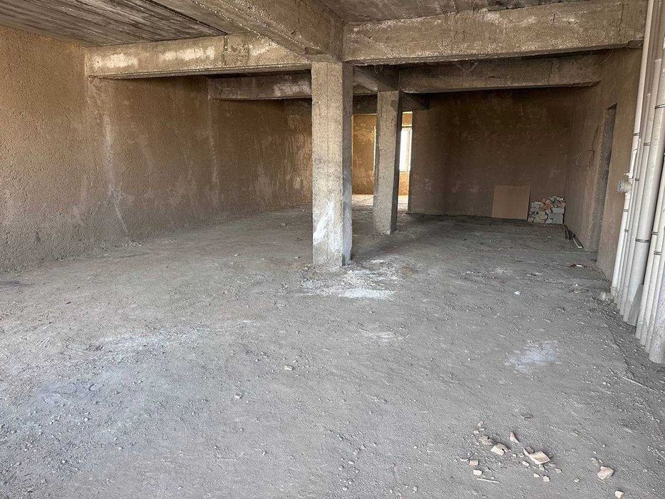 3х комнатная квартира 111кв/м, в состоянии коробки, Аэропорт