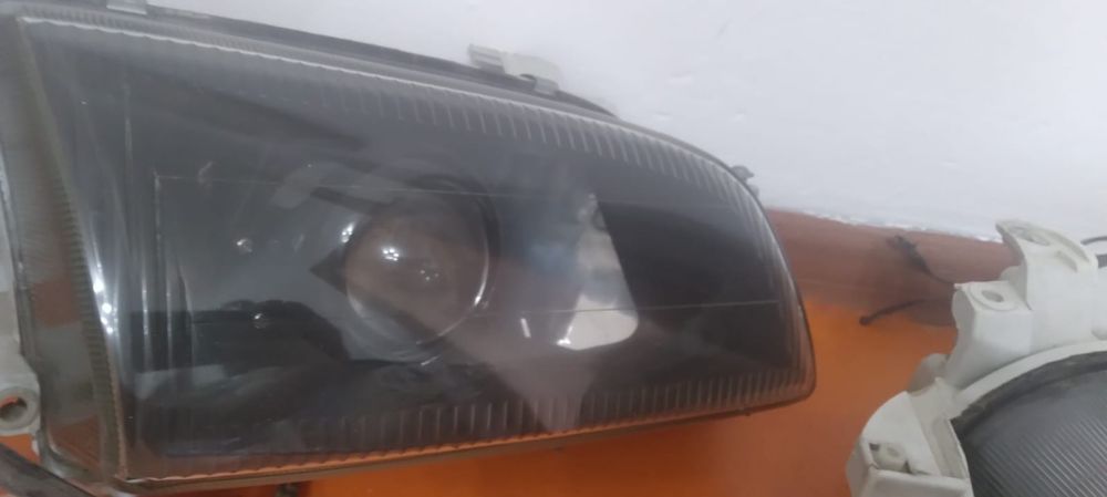 Toyota Carina e фары