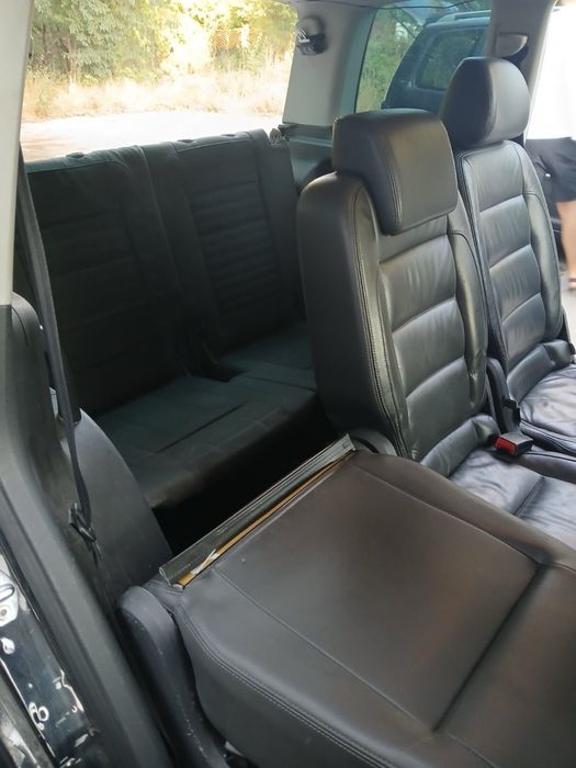 Продавам Volkswagen Touran