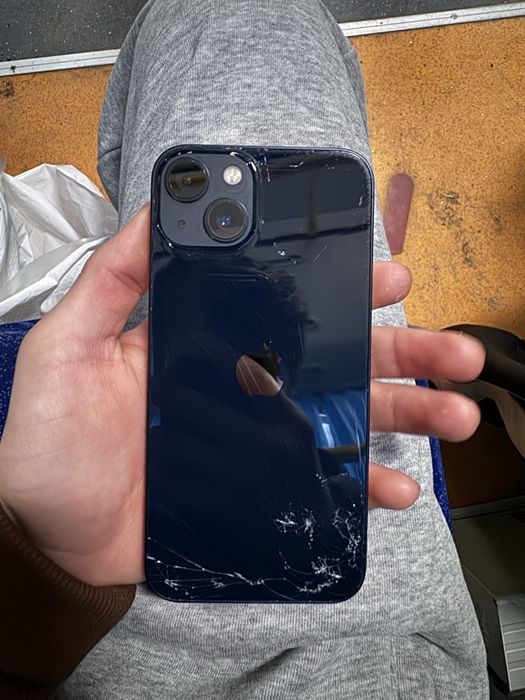 Айфон 13 128гб.