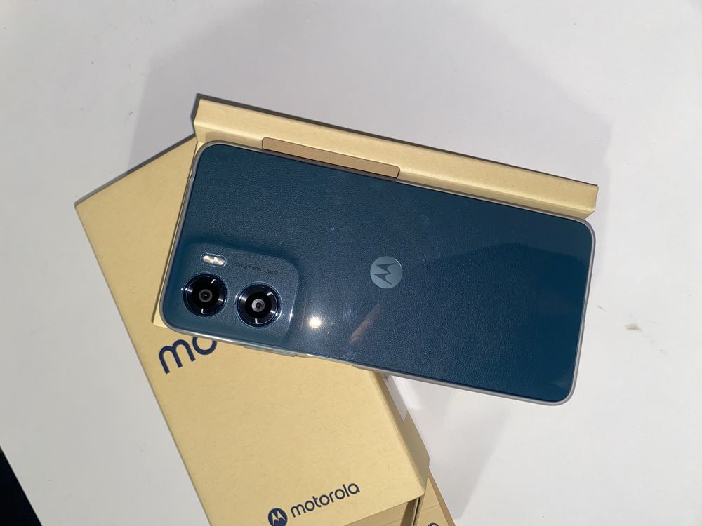 Motorola moto g05 чисто нов