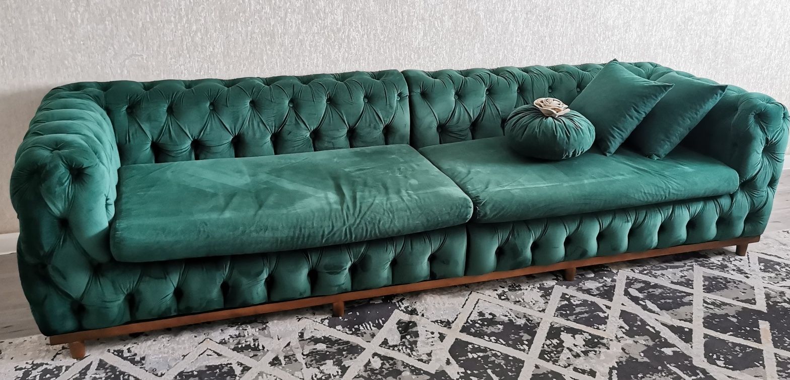 Продам  шикарный диван в отличном состоянии