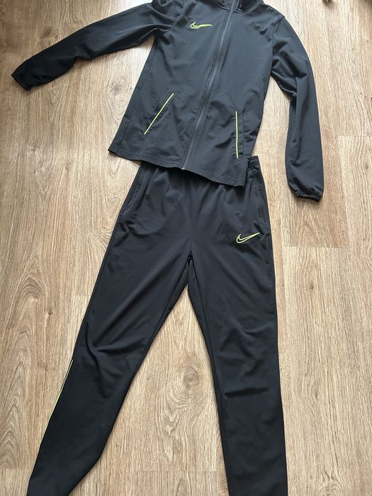 Nike Dri-FIT спортен комплект