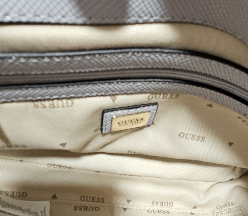 Дамска оригинална чанта GUESS.170лв.Нова