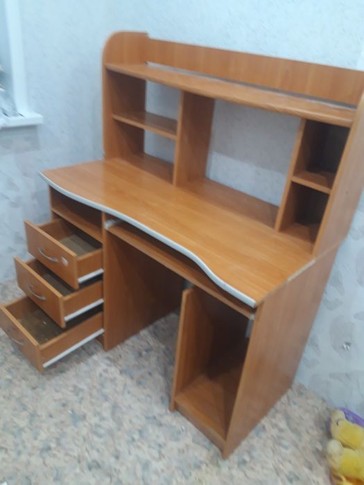 Продам компьютерный стол б.у