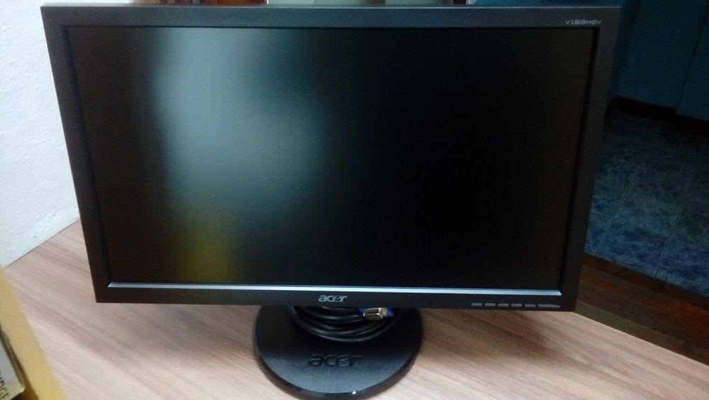 Монитор ACER V193HQV (19 диагональ)