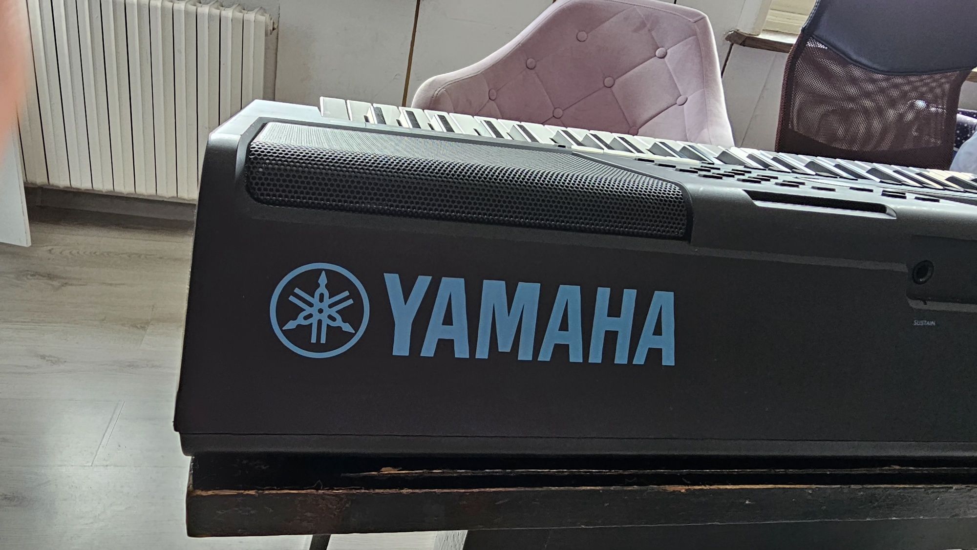 Yamaha PSR-E473 Синтезатор (пиано - аранжор с динамика)
