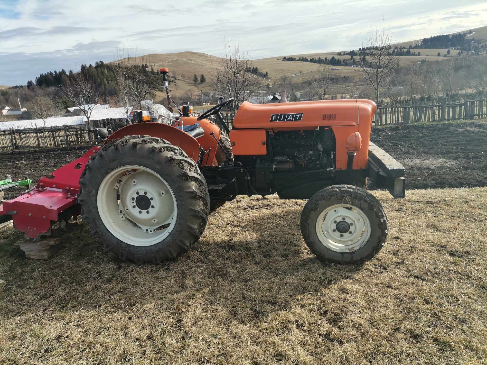 Tractor Fiat 411 R +Utilaje