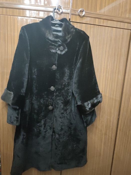 Шуба мутон,цвет черный,новый,красивый но без капюшона