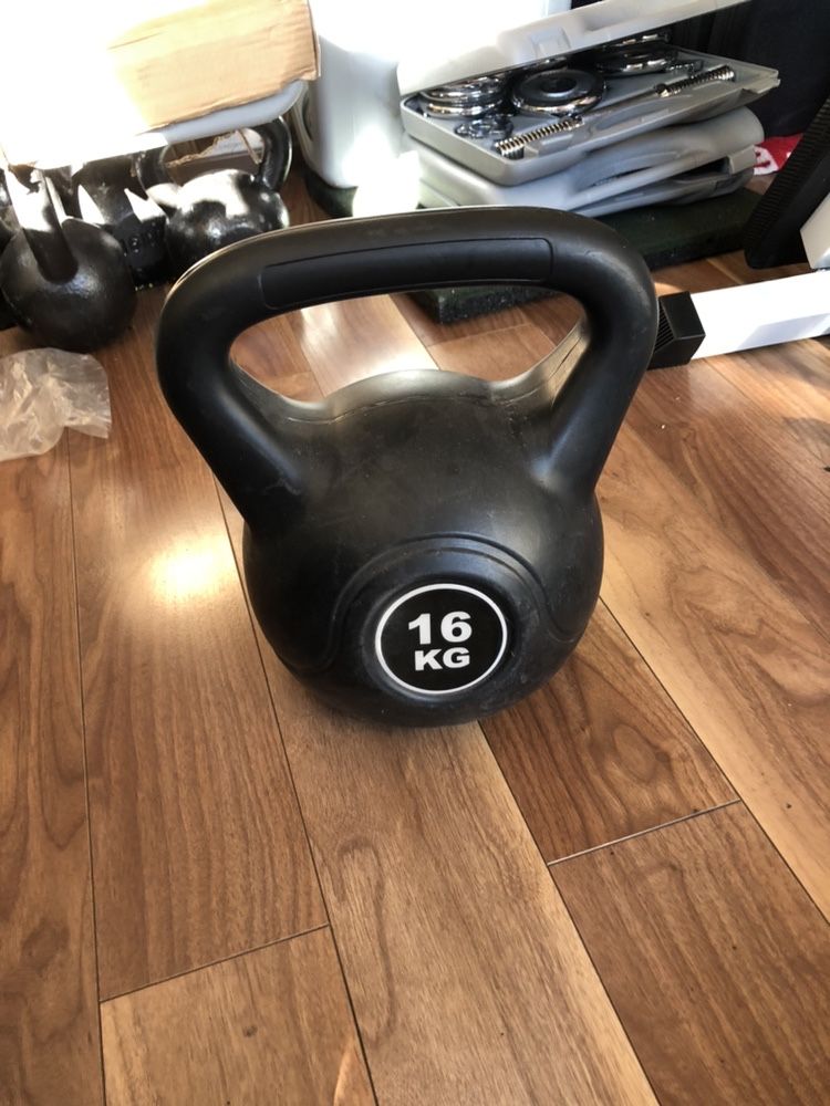 Gantera kettlebell Fight Dog de 16 kg nou pret promo 99 ron