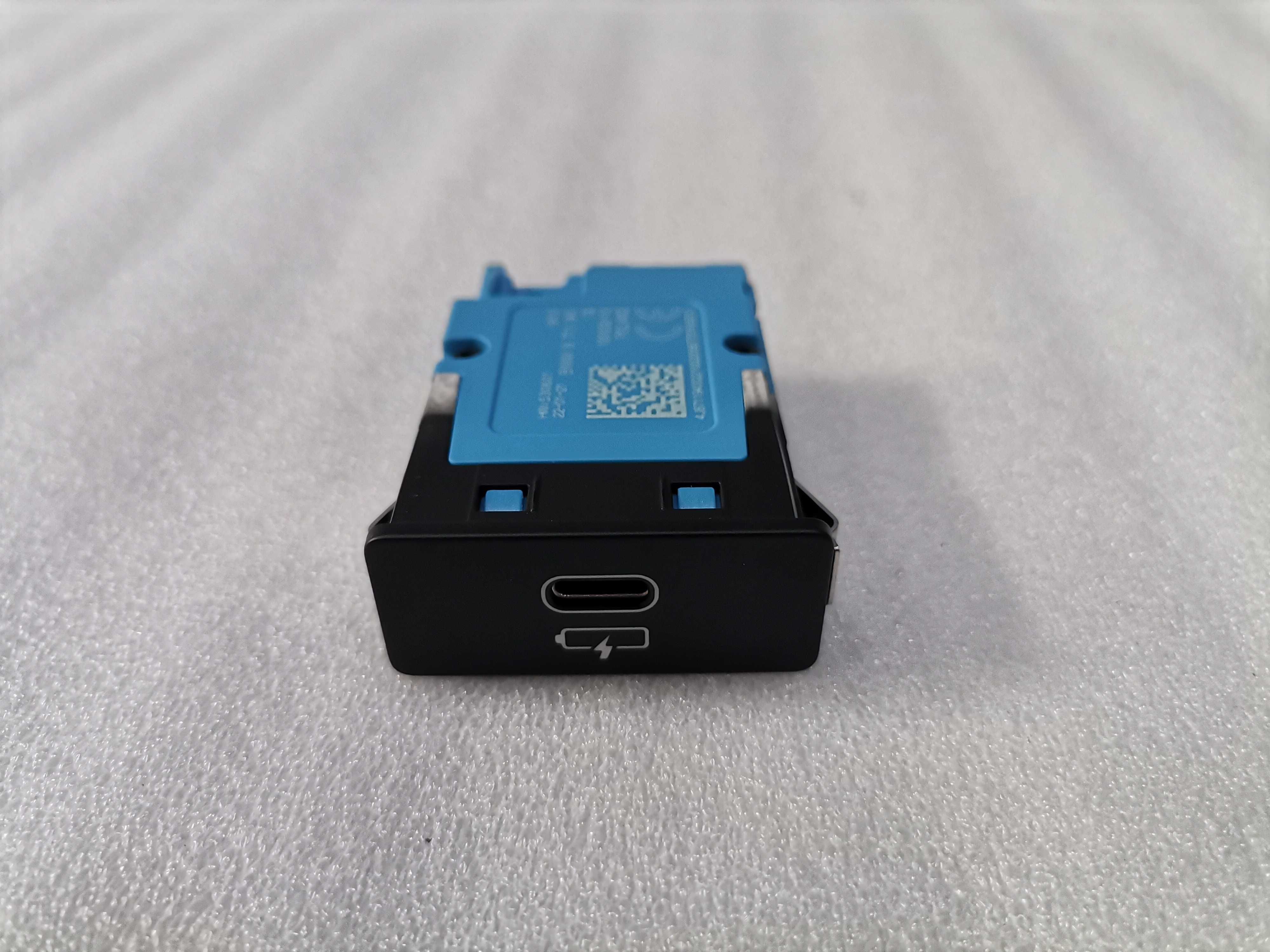 8711940 USB Букса конзола BMW F40 G11 G14 I01 G20 G05 G06 G22 G01 G30