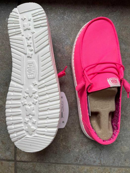 нови обувки hey Dude 39 номер