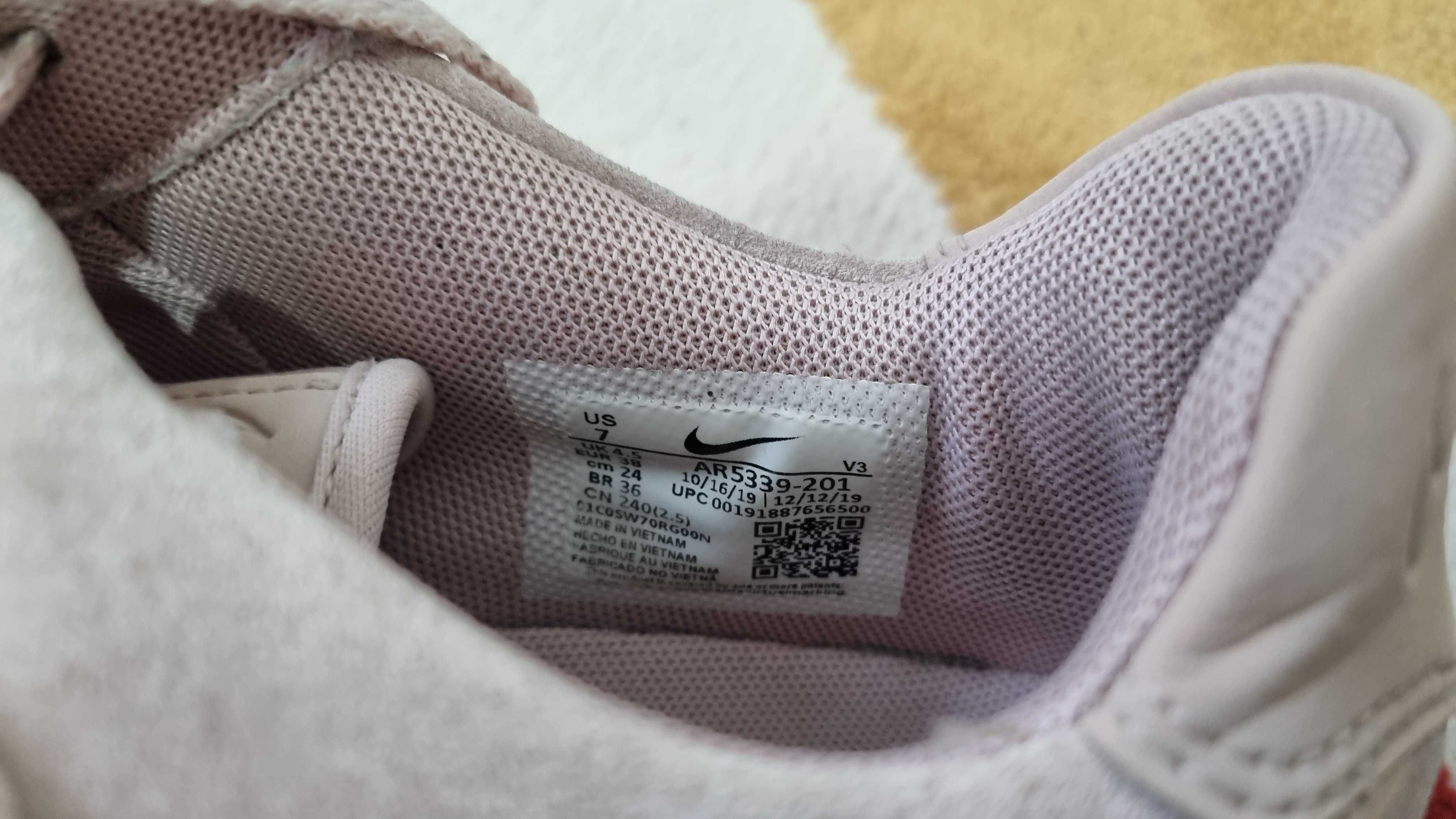 Adidasi dama Nike Air Force 1, masura 38, piele intoarsa