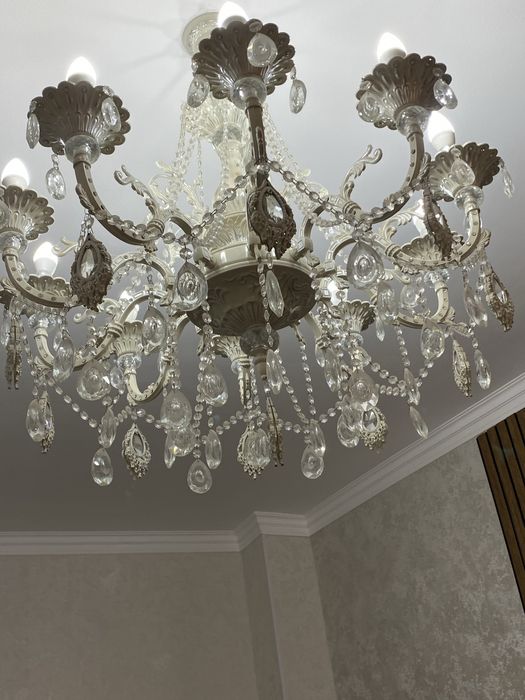 Люстра в хорошем состояний