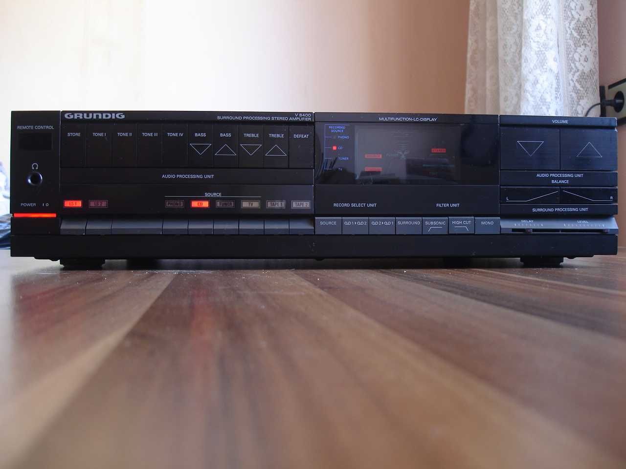 Grundig V8400 - мощен стерео усилвател