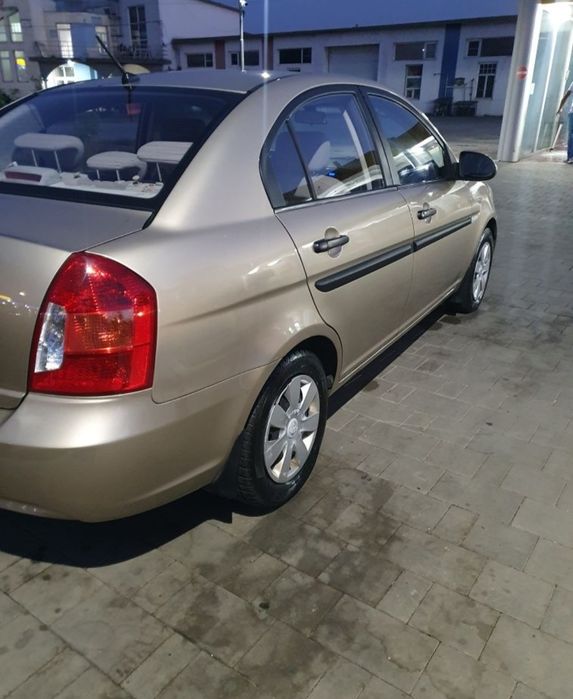 Hyundai accent 2010