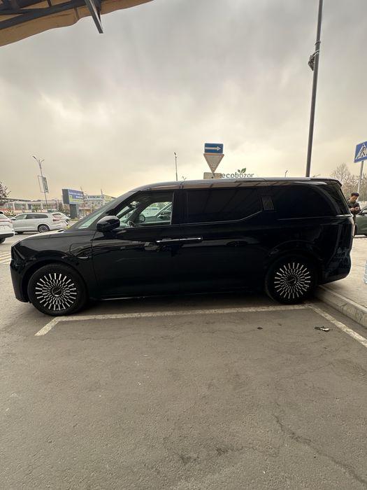 Zeekr 009 yurgan 2023-10