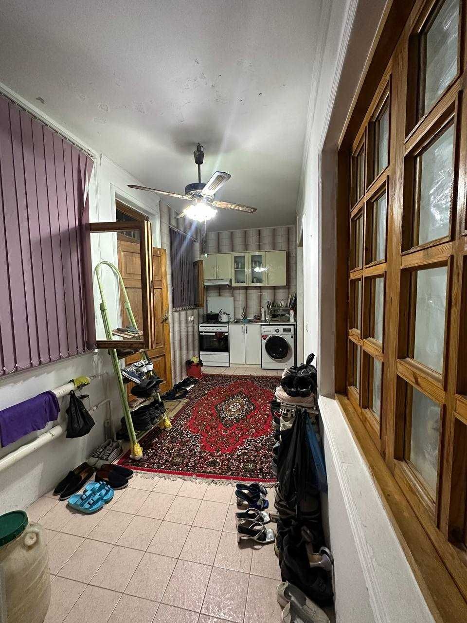 Продам квартиру на ТТЗ, Ахмад Югнакий 4-ком/1 этаж/5-этажный дом