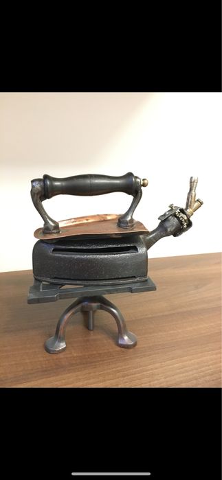 Fier de calcat vechi cu gaz .Piesa de colectie!