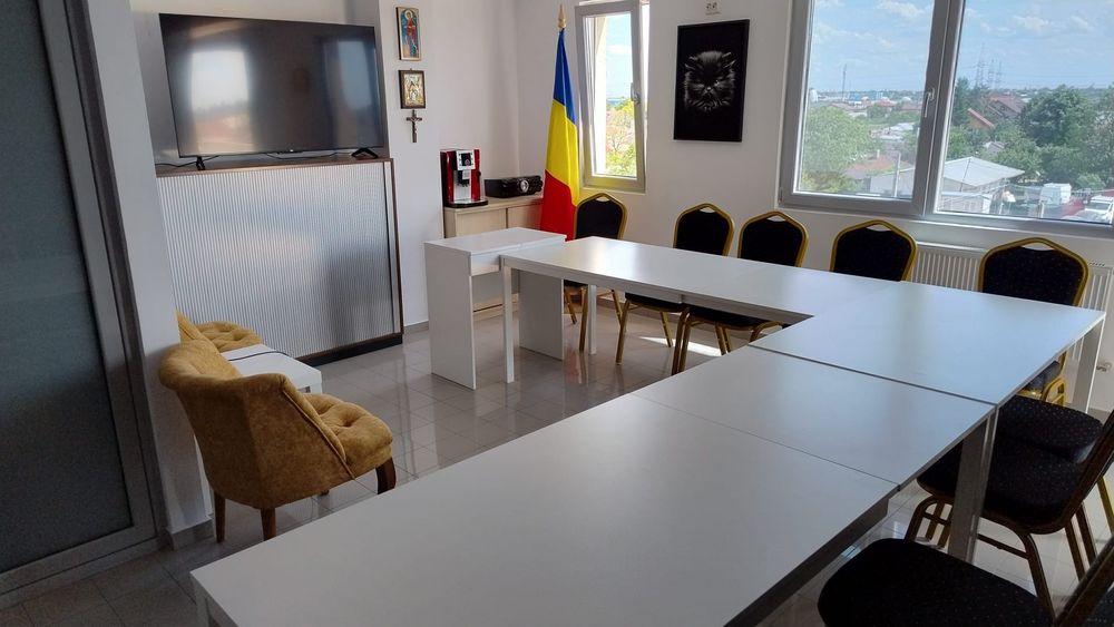 Sala cu scena, spectacole, săli open space pentru yoga, dans, cursuri