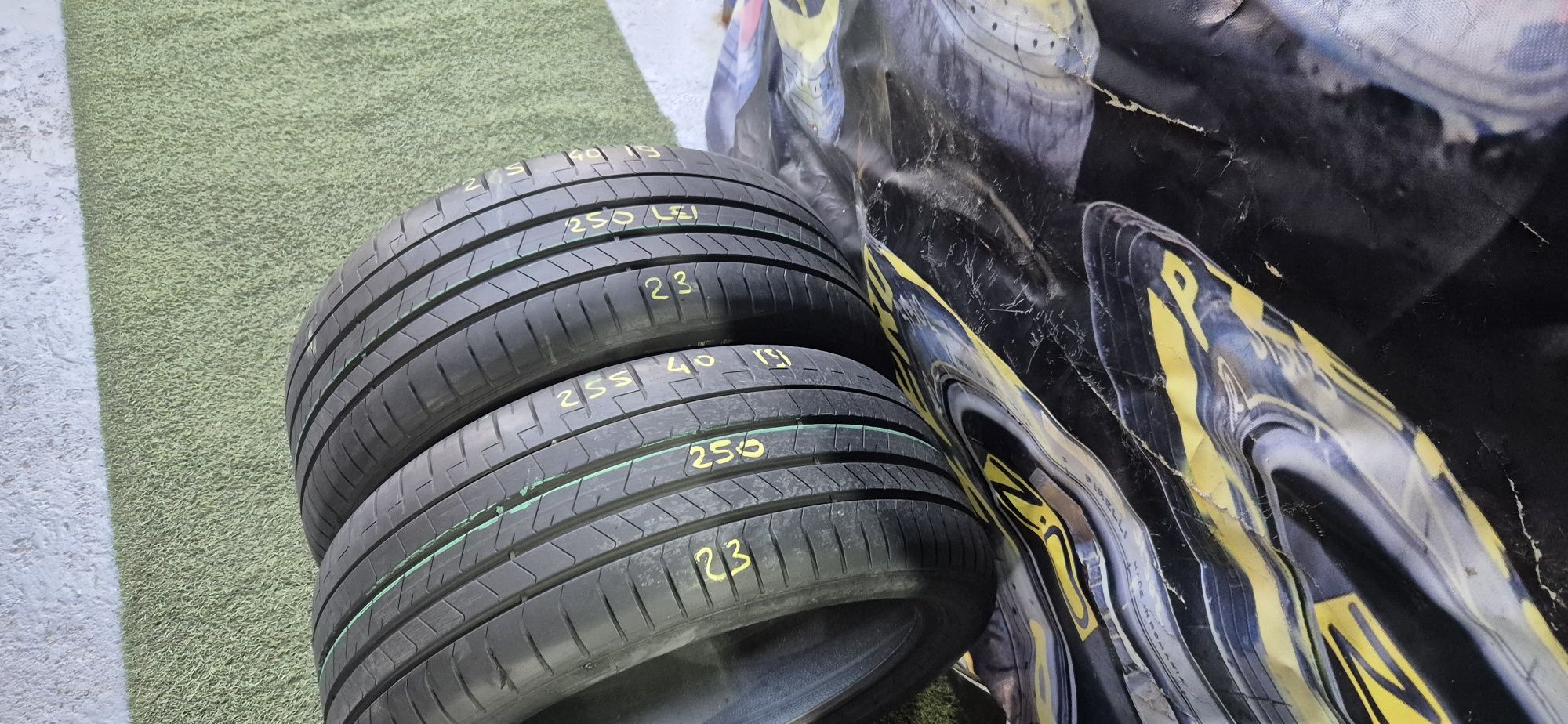 255 40 19 Pirelli 2023
